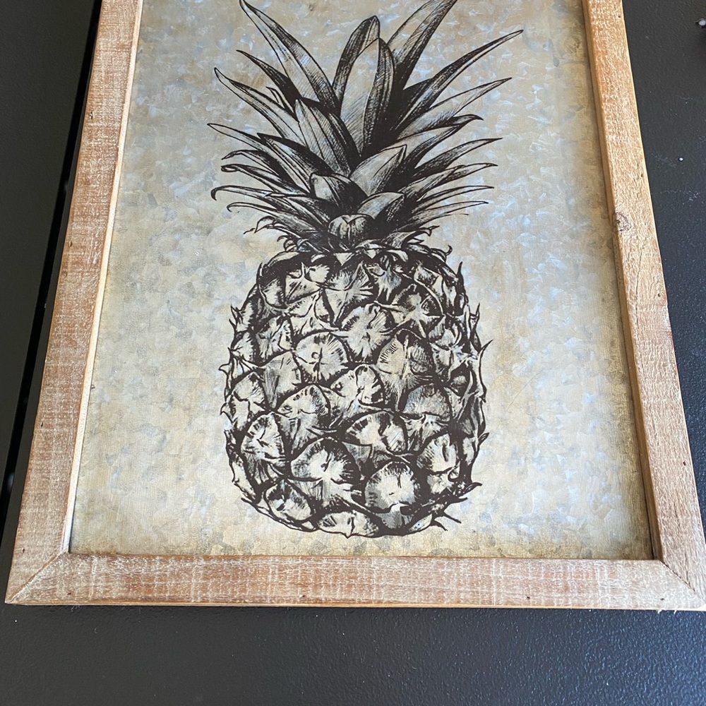 Rustic farmhouse pineapple picture